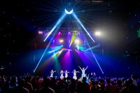 アップアップガールズ（仮）全曲ライブ2部の様子。（撮影：マツオシンジ）