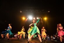 アップアップガールズ（仮）全曲ライブ3部の様子。（撮影：マツオシンジ）