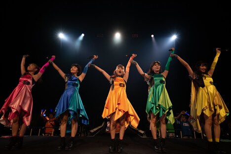 アップアップガールズ（仮）全曲ライブ3部の様子。（撮影：マツオシンジ）
