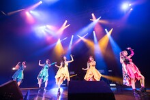 アップアップガールズ（仮）全曲ライブ3部の様子。（撮影：マツオシンジ）