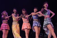 アップアップガールズ（仮）全曲ライブ2部の様子。
