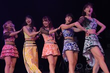 アップアップガールズ（仮）全曲ライブ2部の様子。