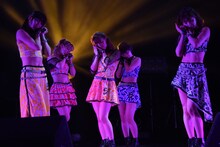 アップアップガールズ（仮）全曲ライブ2部の様子。