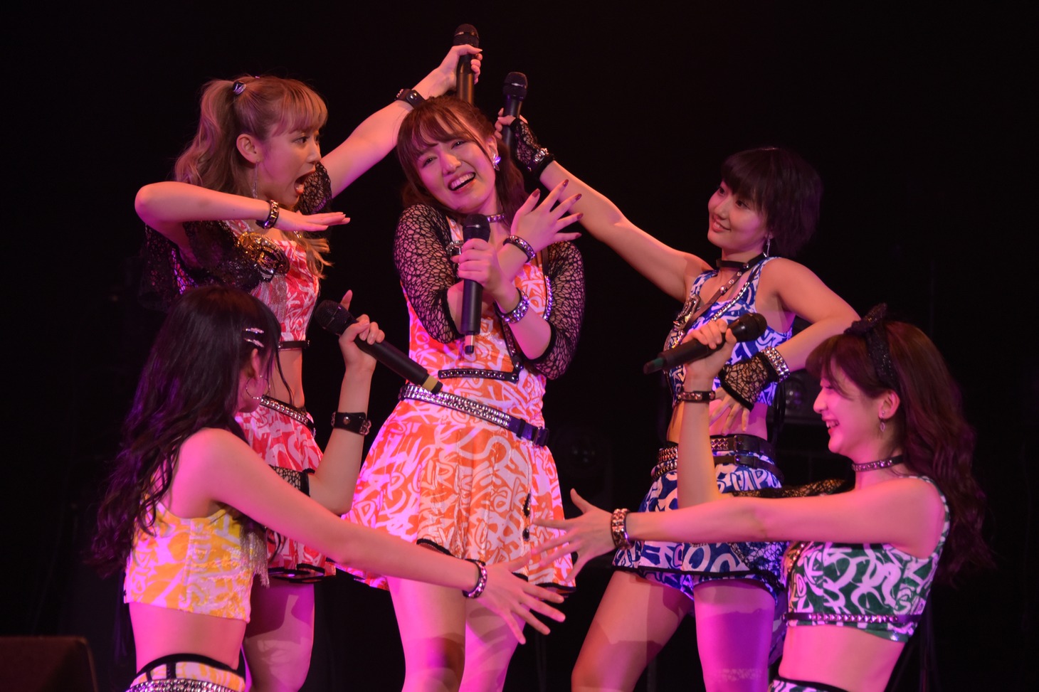 アップアップガールズ（仮）全曲ライブ2部の様子。