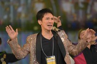 リハーサル中の郷ひろみ。