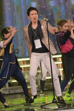 リハーサル中の郷ひろみ。