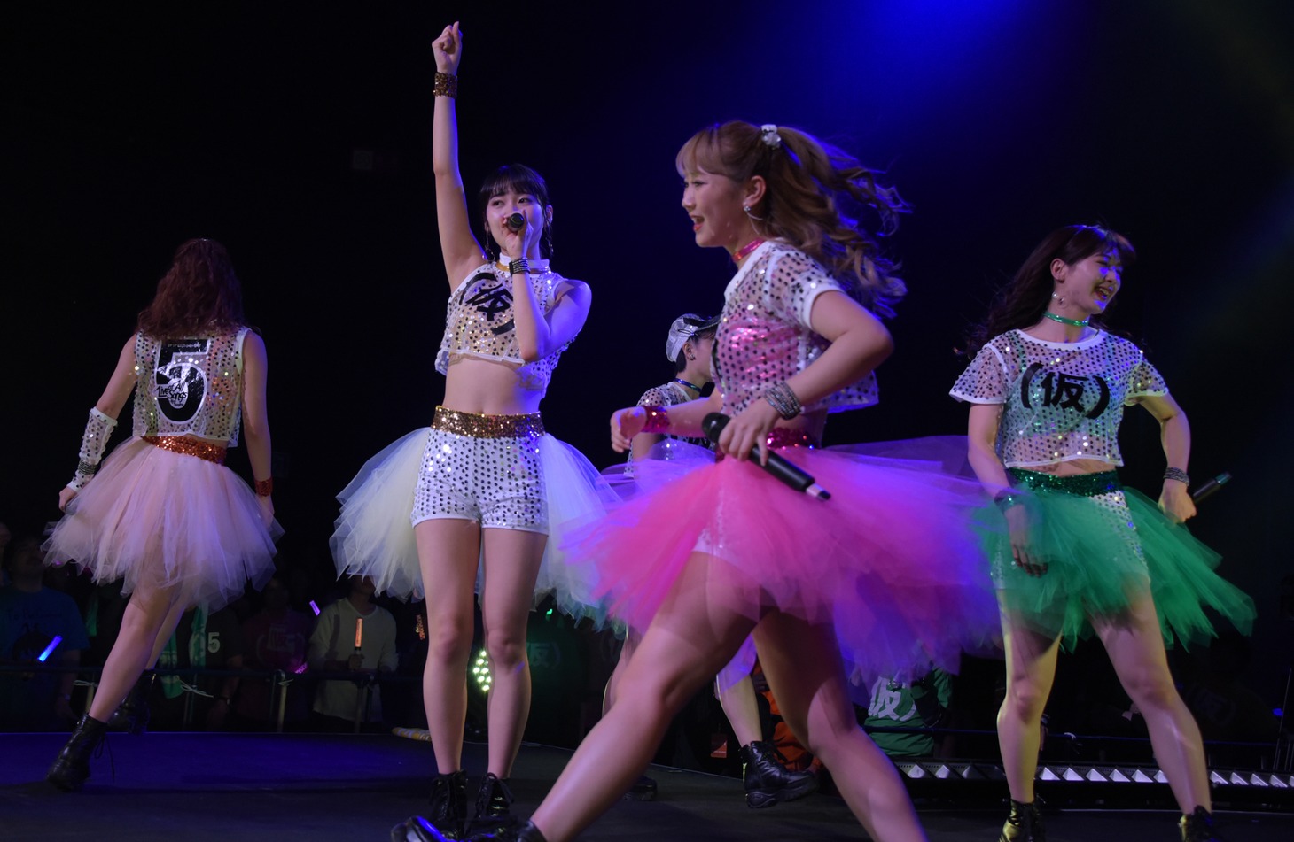 アップアップガールズ（仮）全曲ライブ1部の様子。