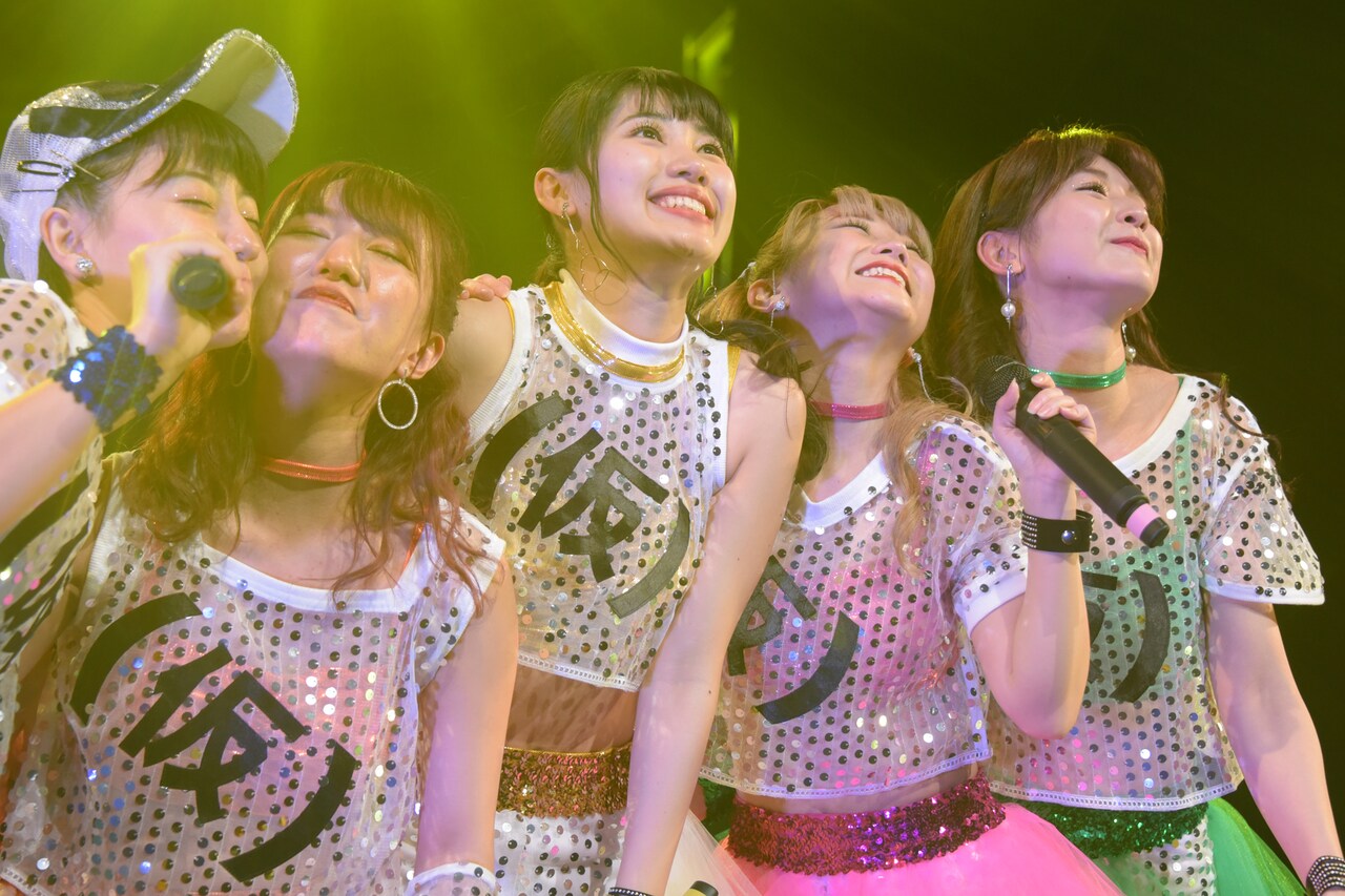 アップアップガールズ（仮）全曲ライブ1部の様子。