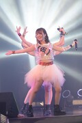 アップアップガールズ（仮）全曲ライブ1部の様子。