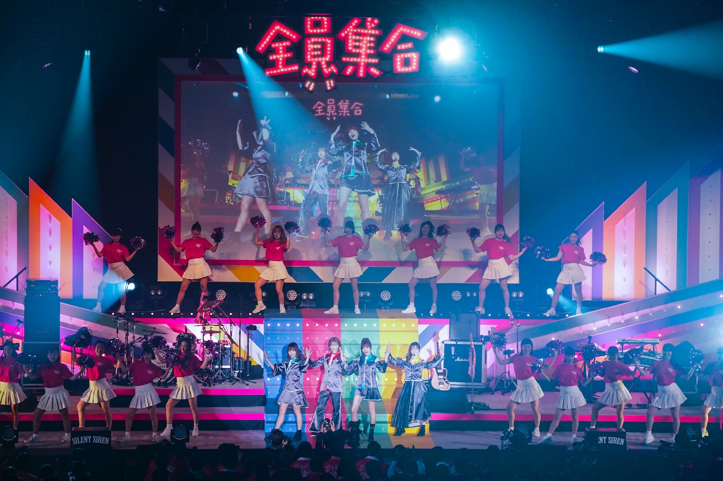 「SILENT SIREN 年末スペシャルライブ2018『平成最後だョ！サイファミ全員集合!!』」の様子。