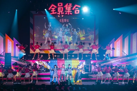 「SILENT SIREN 年末スペシャルライブ2018『平成最後だョ！サイファミ全員集合!!』」の様子。