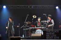 河村隆一とシドのセッションの様子。