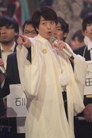 「R.Y.U.S.E.I.」の曲紹介をする白組司会・櫻井翔（嵐）。