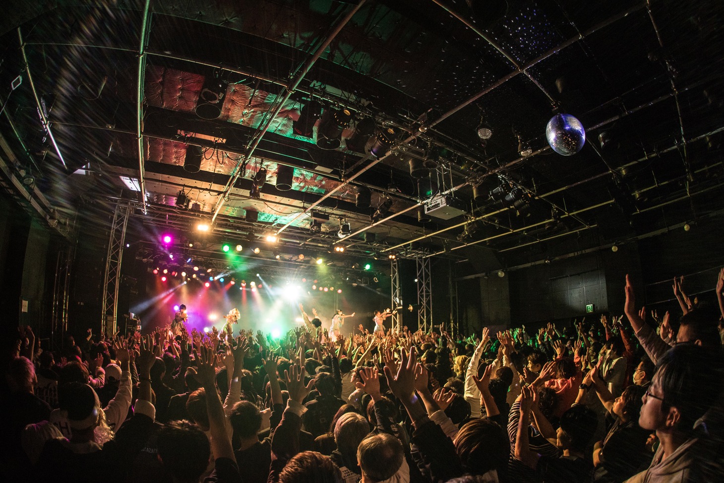 uijinのライブの様子。（撮影：秋和杏佳）