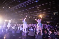 uijinのライブの様子。（撮影：秋和杏佳）