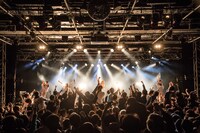 uijinのライブの様子。（撮影：秋和杏佳）