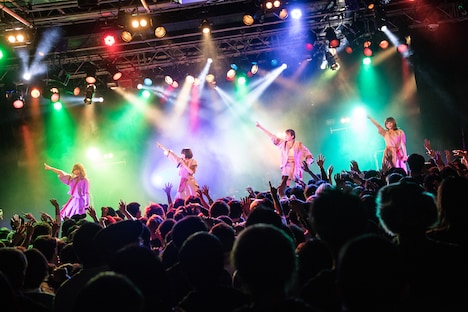 raymayのライブの様子。（撮影：秋和杏佳）