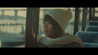 Aimer「花びらたちのマーチ」ミュージックビデオのワンシーン。