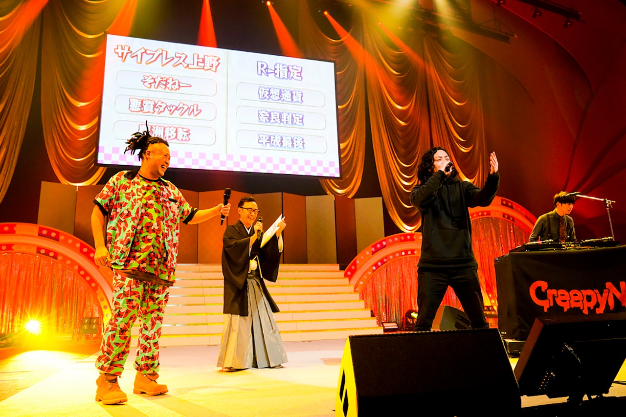 フリースタイルラップバトルを繰り広げるサイプレス上野とR-指定。（Photo by HAJIME KAMIIISAKA＋Z）