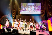 「LOVEマシーン」を踊る矢口真里、藤本美貴、アップアップガールズ（仮）、東京女子流、たこやきレインボー、ももくろちゃんZ。（Photo by HAJIME KAMIIISAKA＋Z）