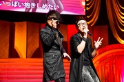 左から森友嵐士（T-BOLAN）、角田晃広（東京03）。（Photo by HAJIME KAMIIISAKA＋Z）