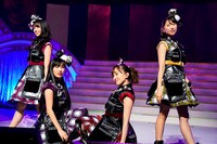 ももいろクローバーZ（Photo by HAJIME KAMIIISAKA＋Z）