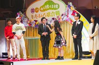 ももいろクローバーZ「ゆく桃くる桃 ～第2回 ももいろ歌合戦～」の様子。（Photo by HAJIME KAMIIISAKA＋Z）