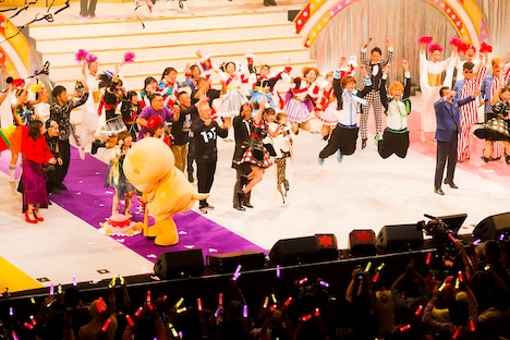 ももいろクローバーZ「ゆく桃くる桃 ～第2回 ももいろ歌合戦～」の様子。（Photo by HAJIME KAMIIISAKA＋Z）