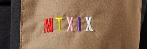 ももクロカラーの刺繍。