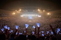 神奈川・横浜アリーナで行われたPerfumeのカウントダウンライブの様子。（写真提供：FUTURE-EXPERIMENT VOL.04 その瞬間を共有せよ。」）