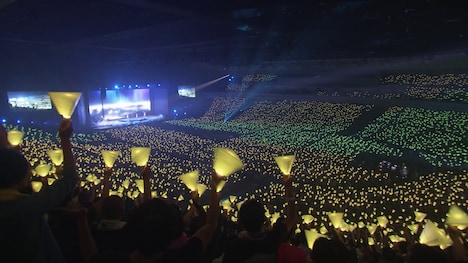 神奈川・横浜アリーナで行われたPerfumeのカウントダウンライブの様子。（写真提供：FUTURE-EXPERIMENT VOL.04 その瞬間を共有せよ。」）