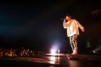 「UVERworld ARENA TOUR 2018」福岡・マリンメッセ福岡公演の様子。（写真提供：ソニー・ミュージックレコーズ）
