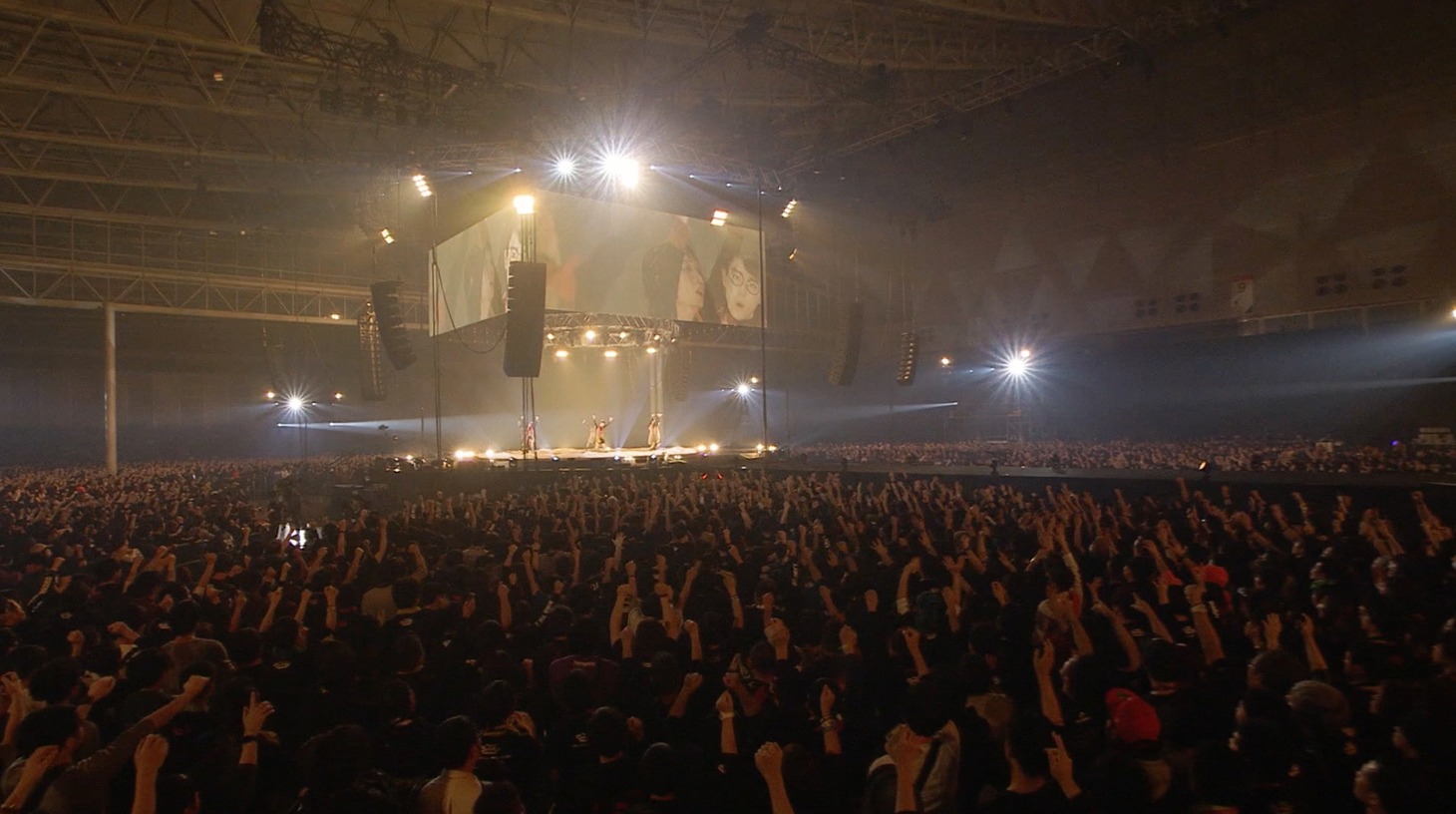 BiSH「BRiNG iCiNG SHiT HORSE TOUR FiNAL "THE NUDE"」の様子。