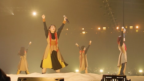 BiSH「BRiNG iCiNG SHiT HORSE TOUR FiNAL "THE NUDE"」の様子。