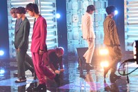 「need you」のパフォーマンスの様子。