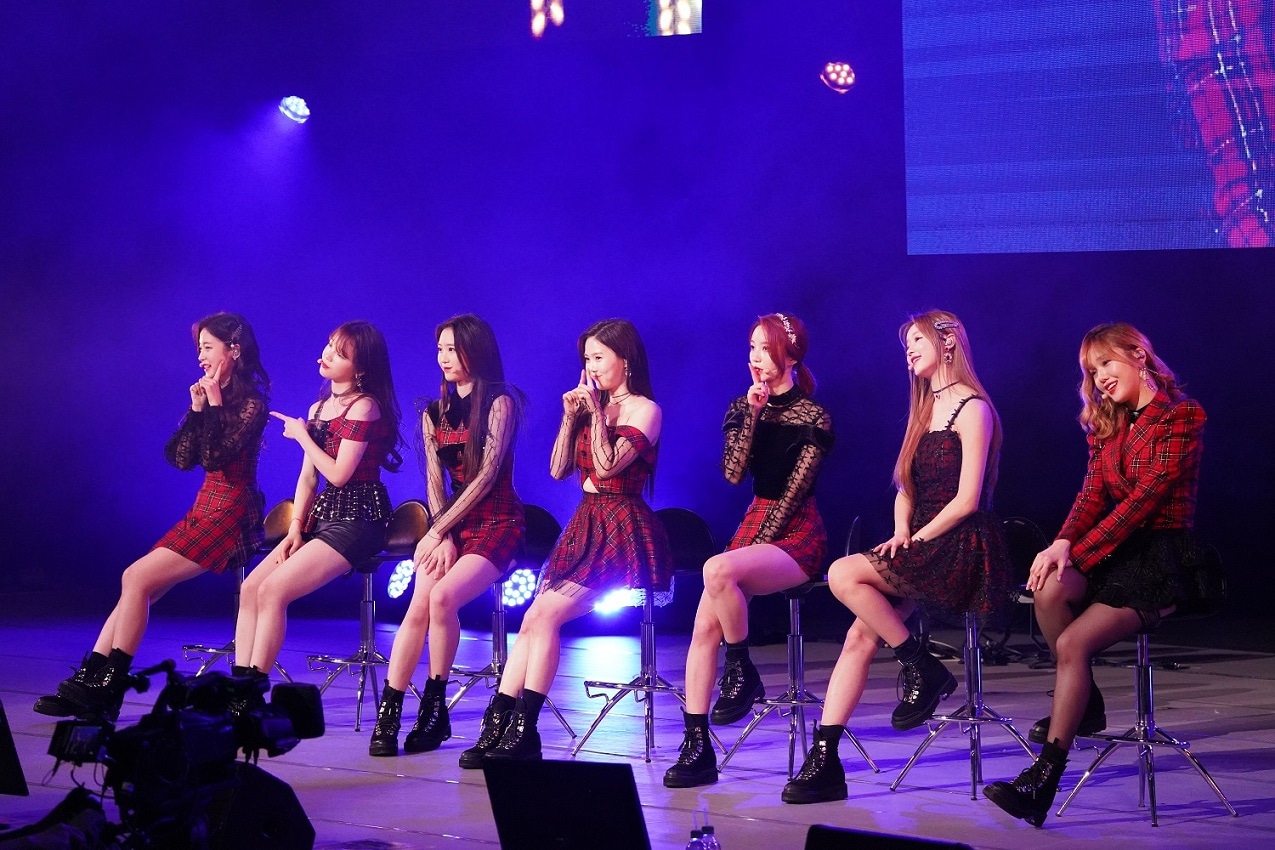 OH MY GIRL「OH MY GIRL 日本デビュー記念 1st LIVE TOUR 2019」東京・日本青年館ホール公演の様子。（撮影：宮田浩史）