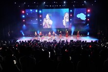 OH MY GIRL「OH MY GIRL 日本デビュー記念 1st LIVE TOUR 2019」東京・日本青年館ホール公演の様子。（撮影：宮田浩史）