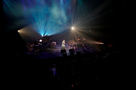 安藤裕子「ACOUSTIC LIVE 2018-19」東京・なかのZERO 大ホール公演の様子。（Photo by YAMA）