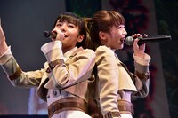 左からNGT48の本間日陽、荻野由佳。