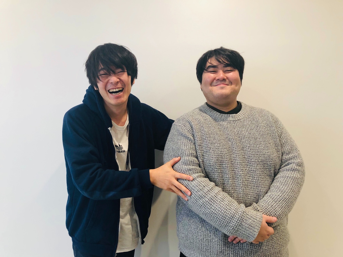 左から角張渉（カクバリズム）、澤部渡（スカート）。