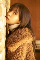 小林由依「感情の構図」より。(c)小林由依1st写真集「感情の構図」 / 株式会社KADOKAWA