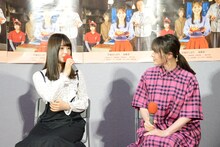 左から長濱ねる、貫地谷しほり。