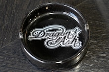 2014年のツアー「Dragon Ash Tour THE SHOW MUST GO ON」で販売された灰皿。