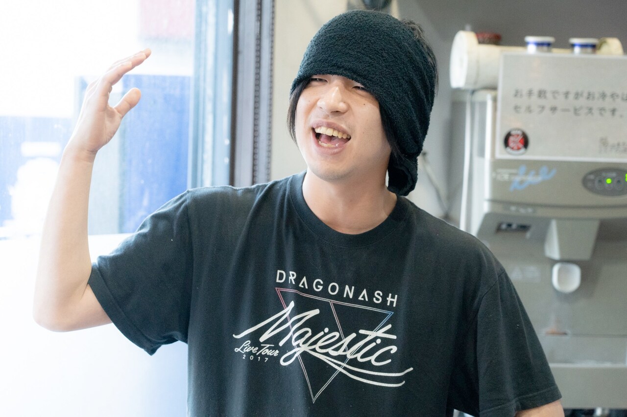 Dragon Ash愛を全身を使って表現する大川真弘さん。