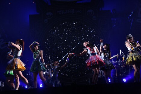 「でんぱ組.inc コスモツアー 2019 in 日本武道館 夢眠ねむ卒業公演 ～新たなる旅立ち～」の様子。（撮影：チェリーマン）