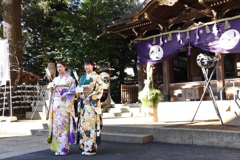 左から武部柚那、石井杏奈。