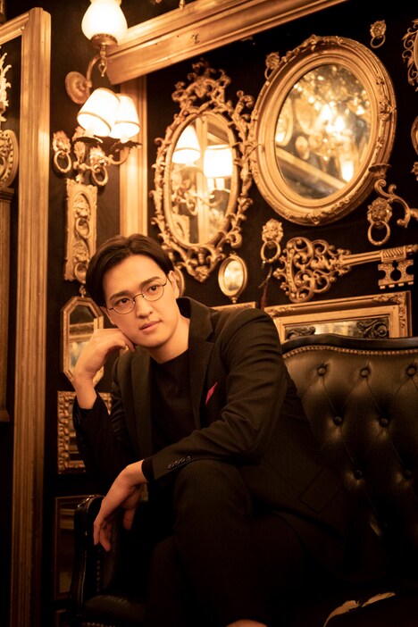 海蔵亮太「接吻」ミュージックビデオの撮影中の様子。