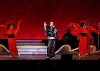 松平健・中村美律子 新春特別公演」の様子。