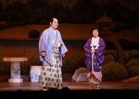 松平健・中村美律子 新春特別公演」の様子。