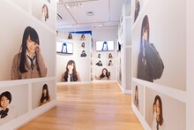「乃木坂46 Artworks だいたいぜんぶ展」の様子。